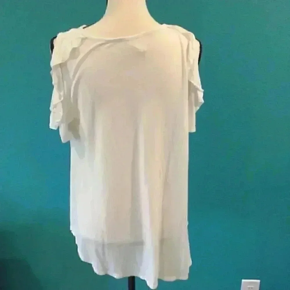 ⭐️ Ella Mara white shirt in size medium - Picture 3 of 4
